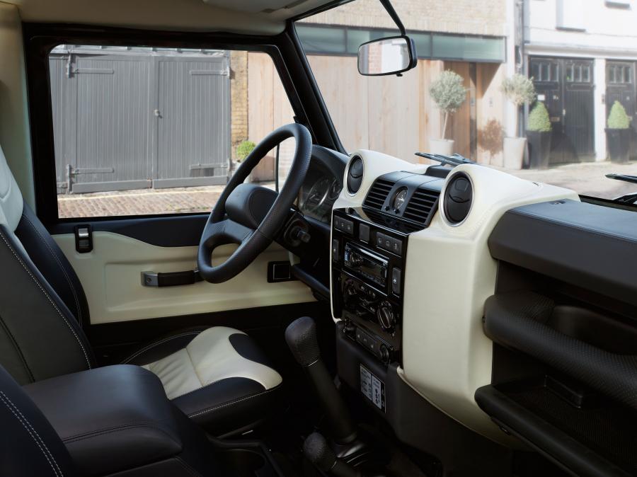  Land Rover Defender 90 Autobiography 2015 года  (фото 7 из 10)